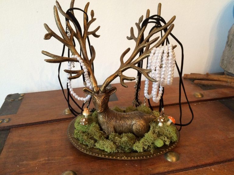 Found Objects – The Rustic Wedding Deer